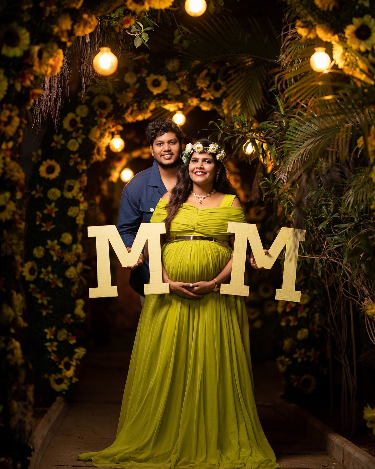 maternity photoshoot pose